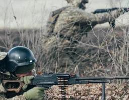 Ворог безрезультатно тиснув поблизу Кремінної та Білогорівки, окупанти «забули» демобілізувати студентів, у Лисичанську наприкінці березня вони відкрили пункт обігріву