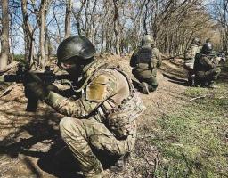 Наші військові у важких погодних умовах відбивають наступи росіян в районі Кремінної, в окупованих селах загарбники неорганізовано проводять примусову заміну документів, у Троїцькій громаді посилено шукають партизан