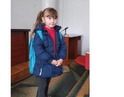 Маленьким луганчанам в Олександрії вручили рюкзаки з канцелярією