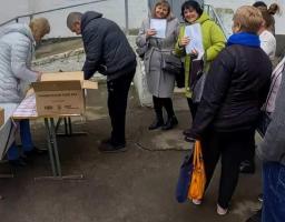 Переселенцям з Луганщини у Бердичеві доставили гумдопомогу з Житомирського хабу