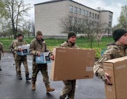 Луганському ліцею литовці передали побутову та офісну техніку
