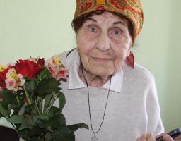 Учасницю Другої світової, санітарочку Люсю з Кремінної привітали з 92-м Днем народження