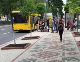 З 1 вересня при проектуванні доріг не допускатиметься встановлення тимчасових споруд і рекламних конструкцій на пішохідних тротуарах