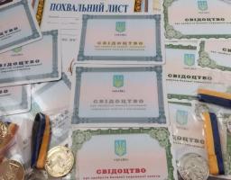 112 юнаків і дівчат з Луганщини закінчують школу із золотою медаллю, ще 47 – зі срібною