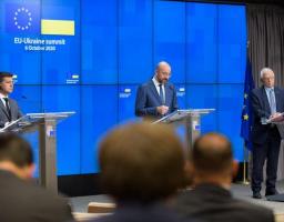 Президент: Україна чітко виконує всі критерії у межах безвізового режиму з ЄС