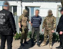 Затримано поплічника ворога з Луганщини, який ремонтував техніку окупаційних військ рф та перевозив особовий склад