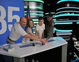 В рамках форуму «Луганщина-85» начальник Луганської обласної військової адміністрації Артем Лисогор вручив державні нагороди та обласні відзнаки і узяв участь у спецпогашенні поштової марки «Діти перемоги малюють Україну майбутнього»