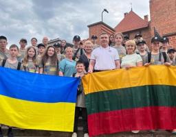 Почесний консул Литовської Республіки в Луганській області Робертас Габулас зустрівся з сєвєродонецькими школярами, які оздоровлюються у Литві