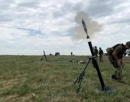 В окупованих селах в районі бойових дій росіяни забирають телефони і не допомагають населенню, в Алчевську з 1 липня у металургів перевірятимуть паспорти рф, під авіаударом опинилося Невське