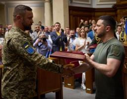 Глава держави вручив «Золоту Зірку» Героя України командиру штурмової роти ЗСУ лейтенанту, сєвєродончанину Олександру Коваленку