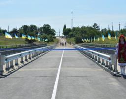 Військові Державної спеціальної служби транспорту відбудовують мости в Луганській області