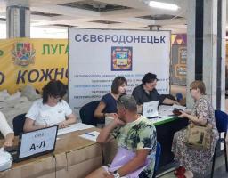 У хабі Сєвєродонецької громади у Дніпрі наші ВПО отримали 633 набори продуктів