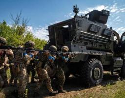 Школярам росіяни роздають щоденники з текстом військової присяги рф, напередодні так званих «перших виборів» до міст поблизу лінії фронту вирушили мобільні паспортні столи, наступ ворога відбито під Білогорівкою