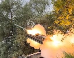 Завали від руйнувань росіян рубіжани прибирають за власний кошт, перед так званими «першими виборами» окупанти змусили магазини відпускати товари по ціні закупівлі, ворог не полишає намірів штурмувати Білогорівку