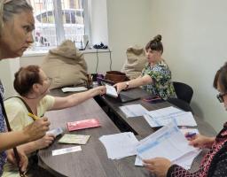 137 наборів гігієни від МОМ одержали наші ВПО в Чернівцях – видача триває