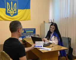 Жителі Луганщини у хабі в Житомирі можуть звернутися до лікаря, психолога, юриста, скористатися послугами перукаря