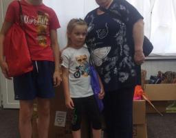 Ще 29 дітей з Луганщини, які зараз перебувають на Прикарпатті, отримали шкільні набори