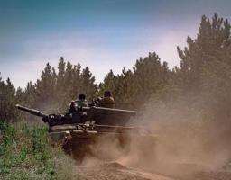 #Вірю_в_ЗСУ На нашій ділянці фронту росіяни зібрали майже 1000 танків, 1500 бойових броньованих машин, 650 артилерійських систем та майже 400 реактивних систем залпового вогню