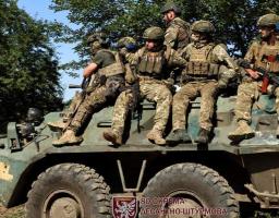 НЕволевиявлення в так званій «лнр»: не облаштував дільницю – можна голосувати тиждень. На Сватівщині військові рф залишаться без забезпечення продуктами. Поблизу Новоєгорівки точаться бої