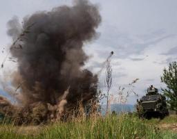 Один із «незалежних міжнародних спостерігачів» був присутній і на так званих «перших виборах», і на псевдореферендумі на окупованій Луганщині, і під час обнулення конституції рф; працівники військкоматів «лнр» мають право увірватися на приватну територію