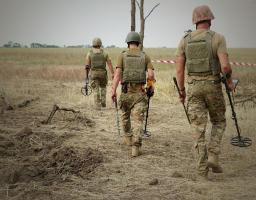 У Невському загинула літня жінка, жителі Сєвєродонецька шукають мобільний зв'язок в навколишніх селах, у Довжанську для шкіл та дитсадків придбали військову форму