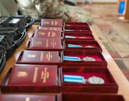 Троє військовослужбовців Луганського прикордонного загону отримали нагороди за указом Президента України