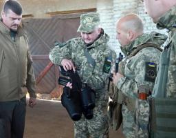 Артем Лисогор разом із головою адміністрації Держспецтрансслужби відвідав українських військових – їм передали озброєння і техніку