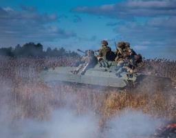 Ворог перегруповується і обстрілює прифронтові села, за несплату боргів на шахтах «Східвугілля» працюють на генераторах, мобільні оператори окупантів вбудовують в мережу систему оперативно-розшукових заходів для контролю населення