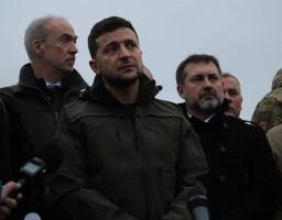 Володимир Зеленський оглянув відбудований міст у Станиці Луганській та доручив відремонтувати дорогу до нього
