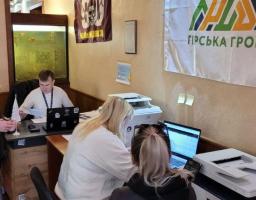 У хабі Гірської громади на Полтавщині видавали взуття, жіночі і дитячі речі