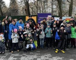 У Дніпрі маленьким луганчанам влаштували пізнавальний захід «Різдво з поліцейськими»