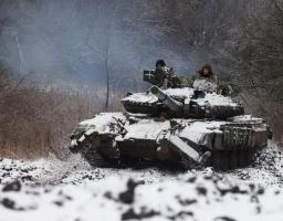 У Лисичанську неможливо додзвонитися до «швидкої» з нового таксофону; в «лнр» за бюджетні кошти облаштовують виборчі дільниці під людей з інвалідністю – але вони голосуватимуть вдома; у Невському зруйновані ще два будинки