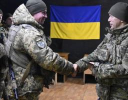 Державні нагороди, відзнаки та цінні подарунки: Олександр Сирський, команчувач Сухопотних військ ЗСУ відвідав військовослужбовців на нашому напрямку