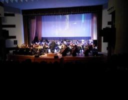 4 червня Луганська обласна філармонія запрошує на концерт Академічного симфонічного оркестру під керівництвом відомого американського диригента Вінстона Фогеля