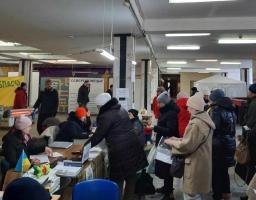 Майже 150 ВПО з Луганщини у Дніпрі цього тижня одержали в Сєвєродонецькому хабі набори жіночої гігієни