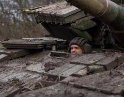 У районі Макіївки точаться активні бойові дії; фсб перевірятиме освітян в окупації, які влаштувалися до 2014 року; з навчальних закладів «лнр» вилучать всю україномовну літературу