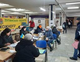 У хабі Сєвєродонецької громади в Дніпрі наші ВПО за тиждень отримали більше 600 продуктових наборів