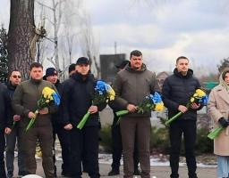 Артем Лисогор під час поїздки в зону бойових дій, долучився до Акції зі вшанування пам’яті Героїв Небесної Сотні на Донеччині