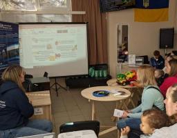 Більше 200 продуктових наборів видали нашим ВПО у хабах Сватівщини за тиждень, що минув