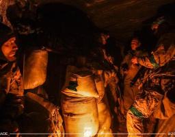 Піхотинці 1-го батальйону 12-ї бригади спеціального призначення «Азов» НГУ на позиціях в лісах під Кремінною