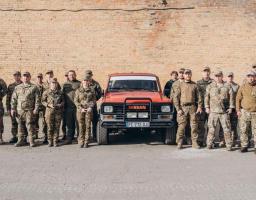 Передали нацгвардійцям, що боронили наші міста, ще один позашляховик, – Артем Лисогор