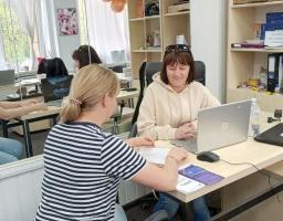 У Франківському хабі послуги ВПО надають адміністратори трьох ЦНАПів Луганщини