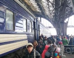 Сергій  Гайдай: вночі три евакуаційні поїзди з жителями Луганщини і Донеччини вирушили на захід – колію відремонтовано
