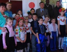 Відремонтовану школу у Попасняснькому районі відвідав Надзвичайний та Повноважний Посол Японії в Україні