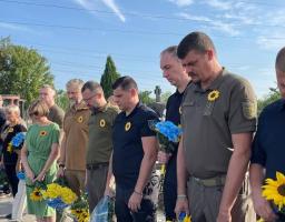 Луганчани вшановують пам‘ять загиблих Захисників та Захисниць на Краснопільському кладовищі у Дніпрі