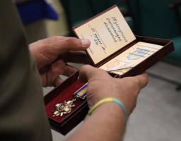 «Щоб висловити вам співчуття та підтримку завжди бракуватиме слів…», - Артем Лисогор вручив нагороди родинам загиблих Героїв 