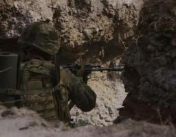 На вулицях «лнр» з’являться озброєні ціпками народні дружини, росіяни на окупованій Луганщині зобов’язали людей з інвалідністю отримати паспорт рф і пройти медкомісію – інакше позбавлять виплат, у Білогорівці відбито дев’ять атак противника