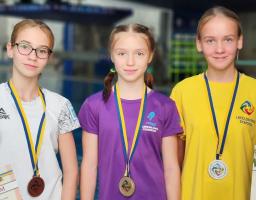 Три золота та срібло – загальний доробок представниці Луганщини на всеукраїнському турнірі зі стрибків у воду