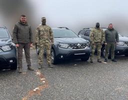 Усі можливості – Силам Оборони! Передали ще три нові автівки спецпризначенцям