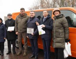 Луганський обласний центр соціальної реабілітації дітей-інвалідів «Відродження» одержав новий спеціальний автомобіль